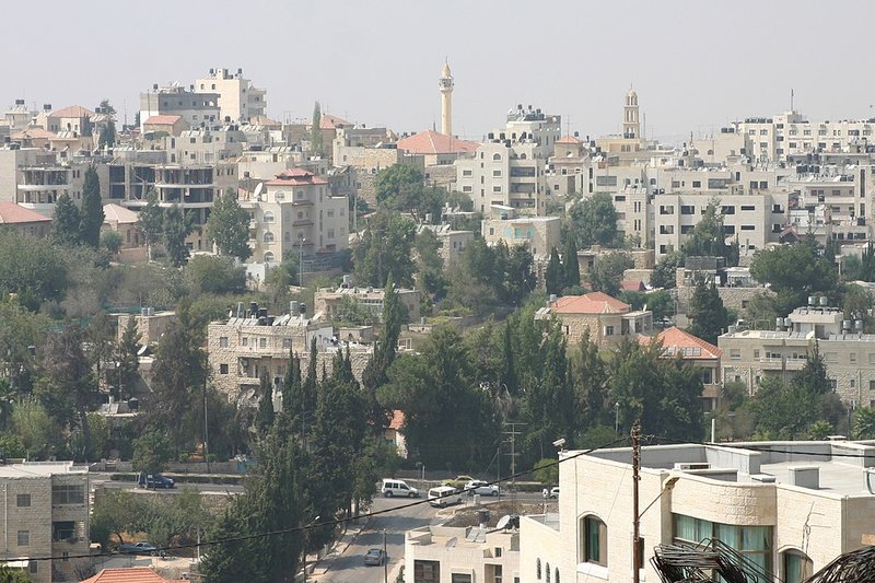 1080px-2010-08_Ramallah_40