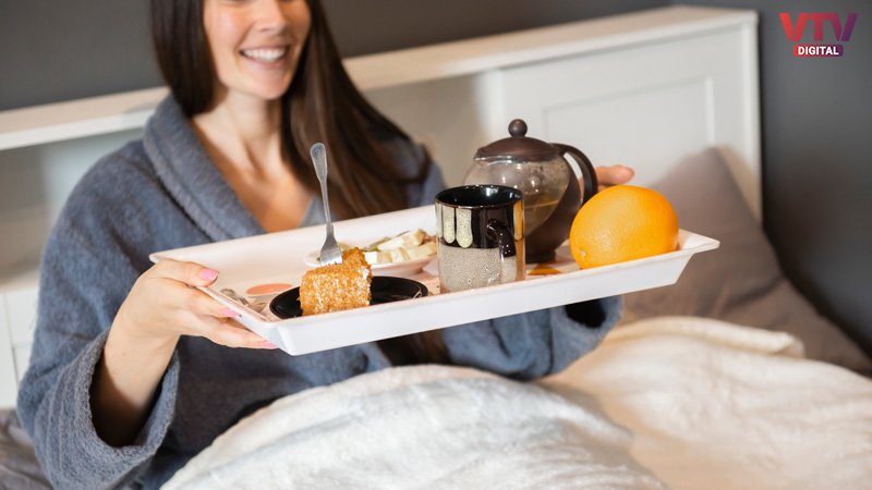 Food-on-bed