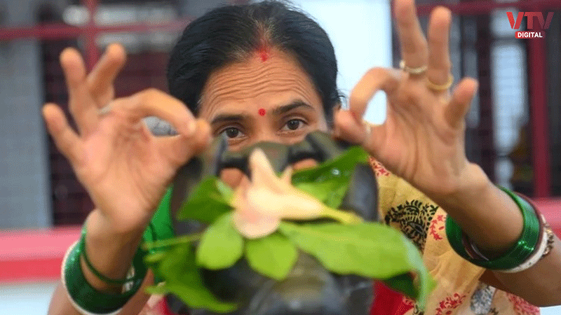 LADY-SHIV 1
