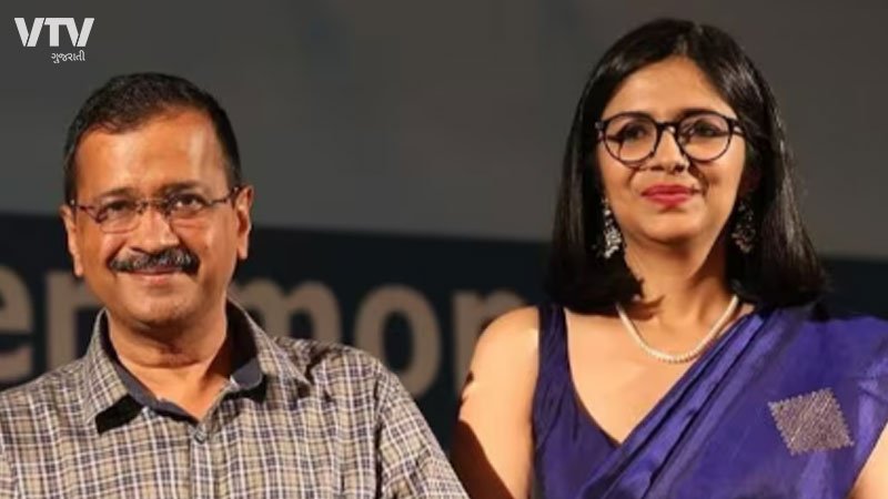 Swati-Maliwal-with-kejriwal