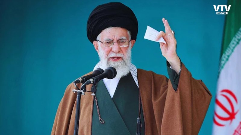 ayatollah-ali-khamenei-simple
