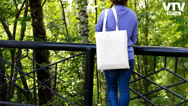 bag-on-shoulder1