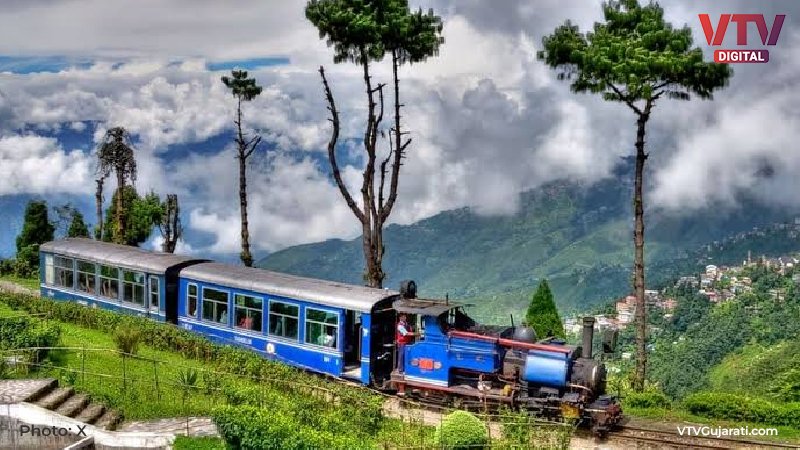 darjeeling-train