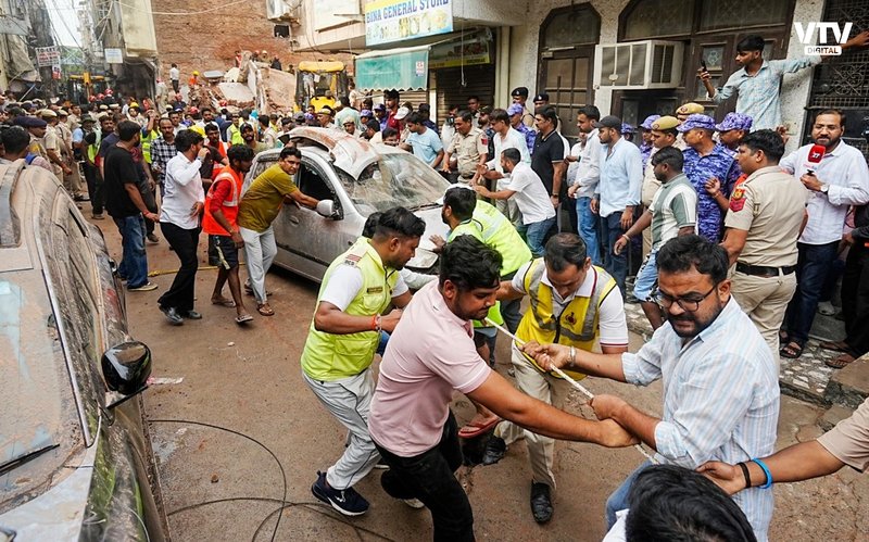 delhi-collapes