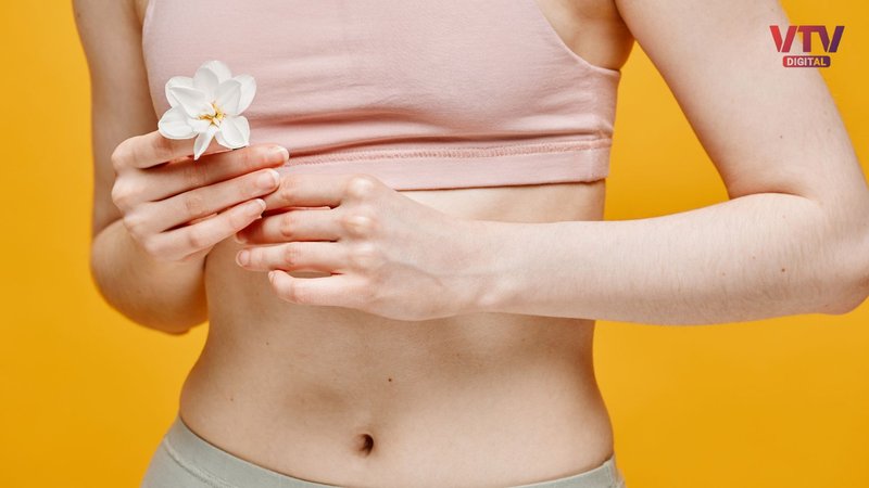 womans navel