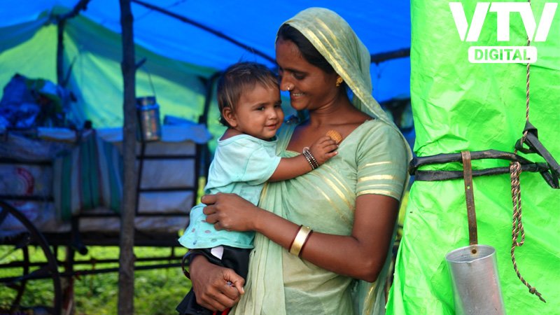 female-with-Kid