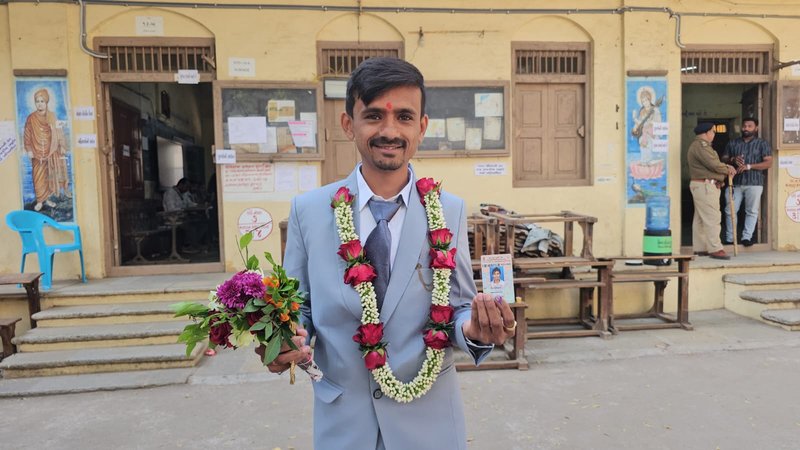 groom voted