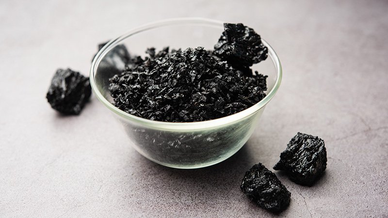 shilajit-or-shilajeet-is-an-ayurvedic-medicine-fou-2023-11-27-05-17-18-utc