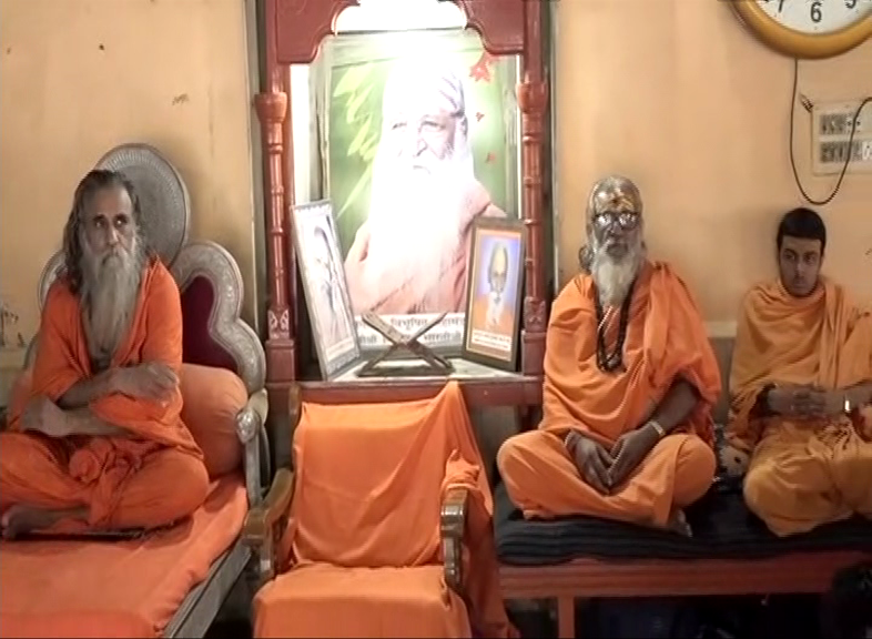સરખેજ ભારતી આશ્રમ પર હરિહરાનંદ બાપુએ કર્યો કબજો, બાઉન્સર્સે ગોઠવી જુઓ શું  બોલ્યા?