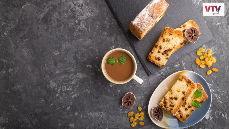 TOAST WITH TEA